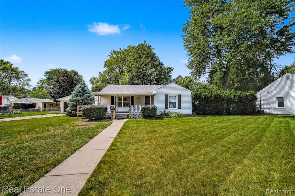 620 S Webik Avenue, Clawson, MI — Photo 2