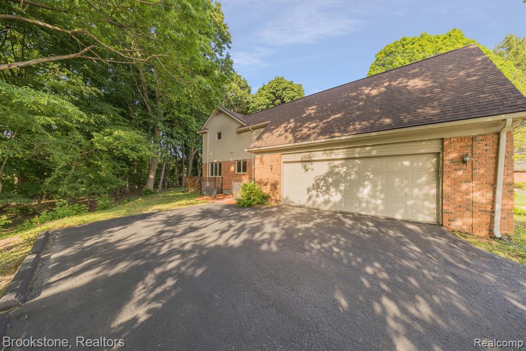 4237 WOODLANDS Lane, Orchard Lake Village, MI 48323 — Photo 42