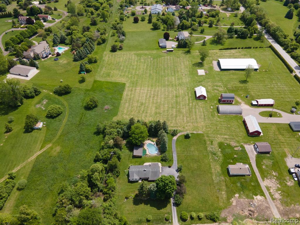 5871 Brewster Road, Rochester Hills, MI 48306 — Photo 48