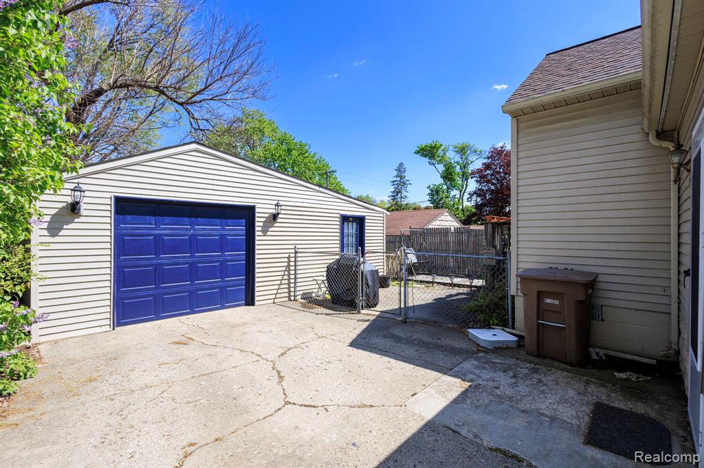 635 E Tennyson Avenue, Pontiac, MI 48340 — Photo 21