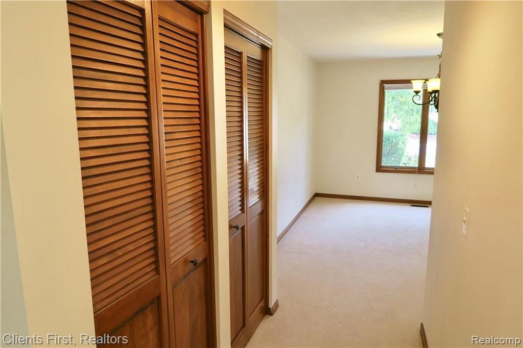7233 OAKWOOD Drive, West Bloomfield, MI — Photo 14