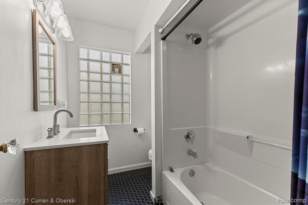 9616 Auburndale Street, Livonia, MI 48150 — Photo 19