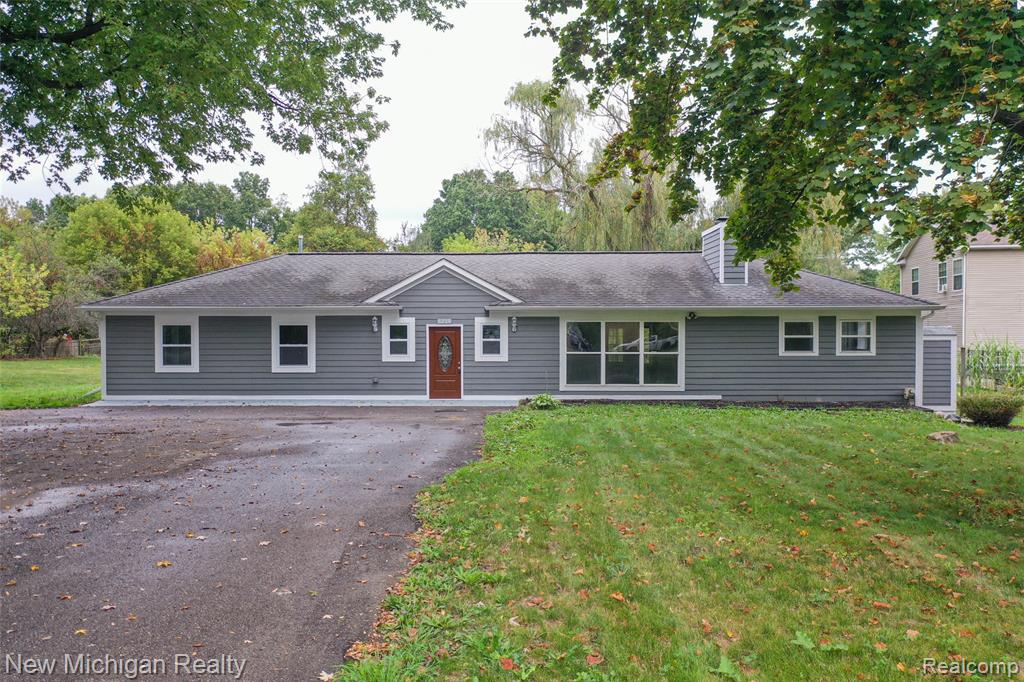 6239 Grange Hall Road, Holly, MI 48442 — front exterior