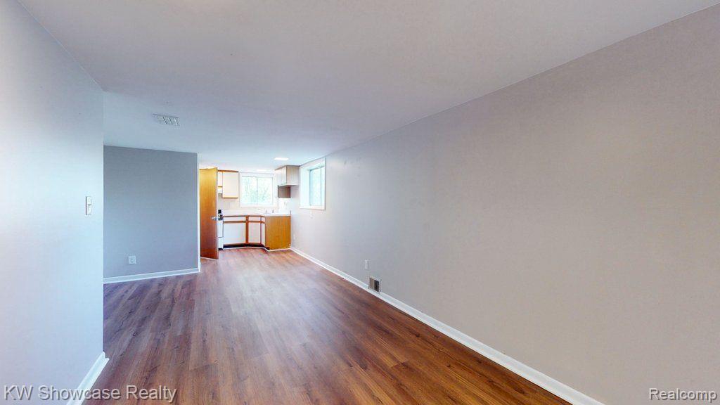 574 YOUNG Road, White Lake, MI 48383 — Photo 24