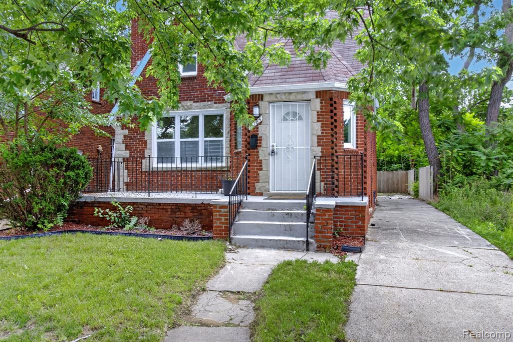 15784 Pinehurst Street - Photo 2