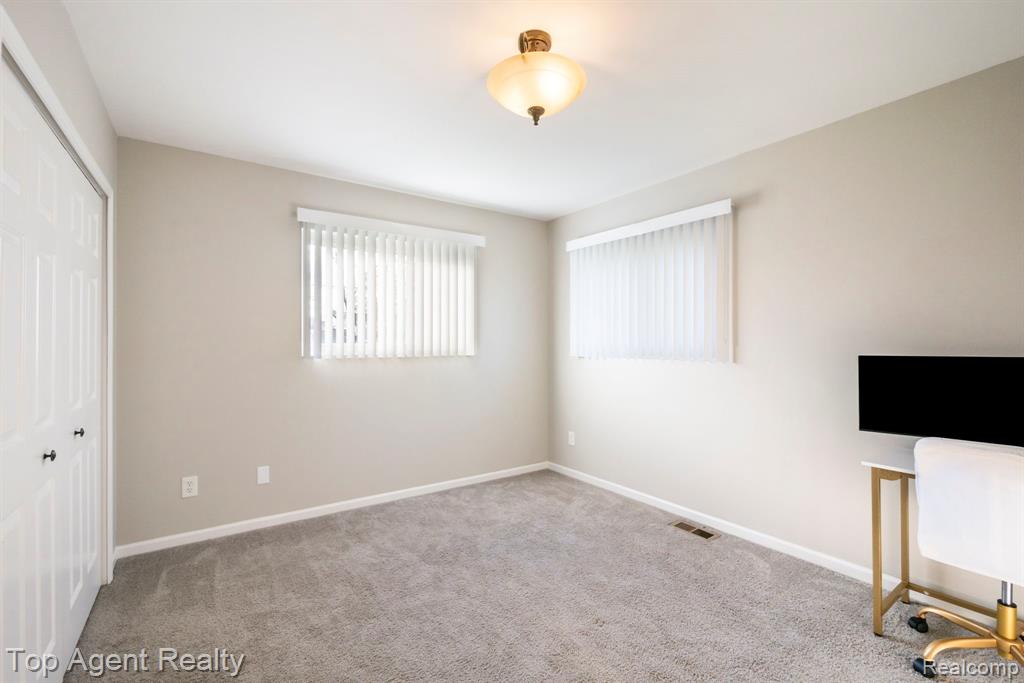 46059 Huling Street, Shelby Twp, MI 48317 — Photo 24