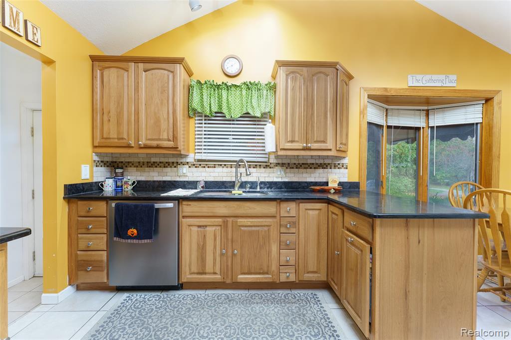680 S 680 s hacker Road, Brighton, MI 48114 — Photo 4