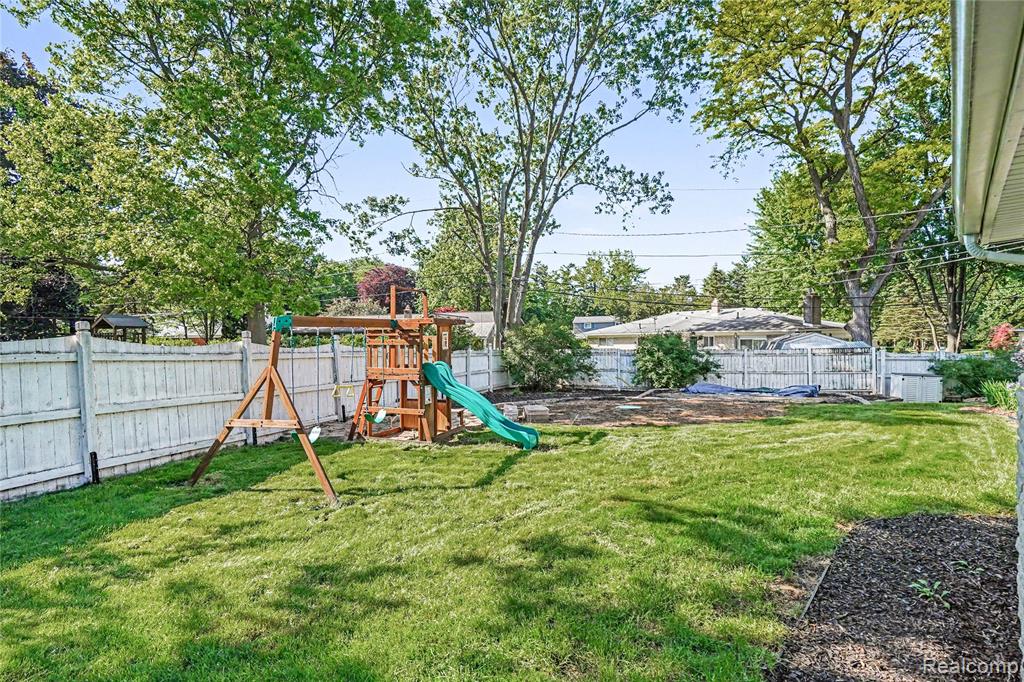 6275 Westmoor Drive, Shelby, MI 48316 — Photo 25