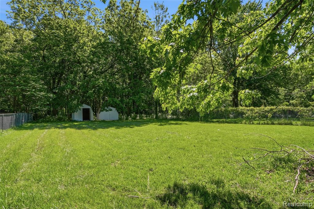 22401 Monterey Drive, Woodhaven, MI 48183 — Photo 38
