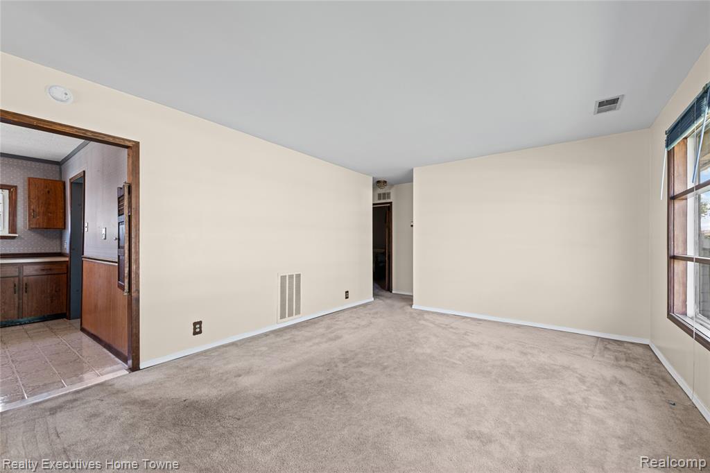 25520 Miracle Drive, Madison Heights, MI 48071 — Photo 9