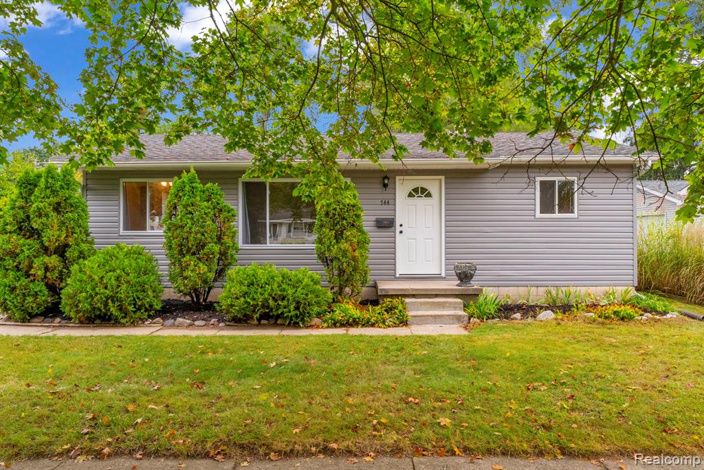 744 Hartner Drive, Holly, MI 48442 — front exterior
