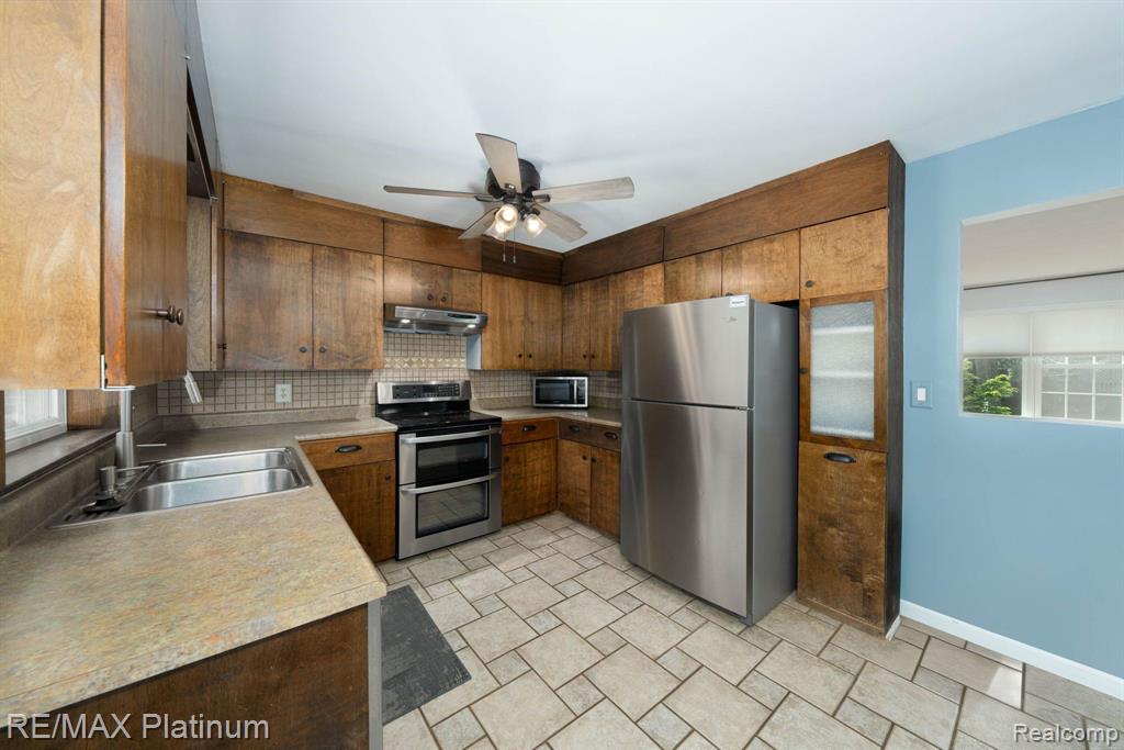 303 BRISTOL Street S, Almont, MI 48003 — Photo 18