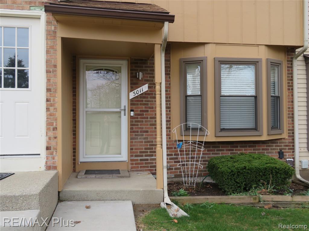 3011 Debra Court, Auburn Hills, MI 48326 — Photo 2