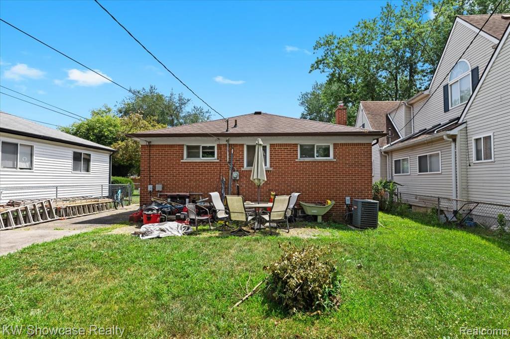 3994 Beechgrove Drive, Waterford, MI 48328 — Photo 21