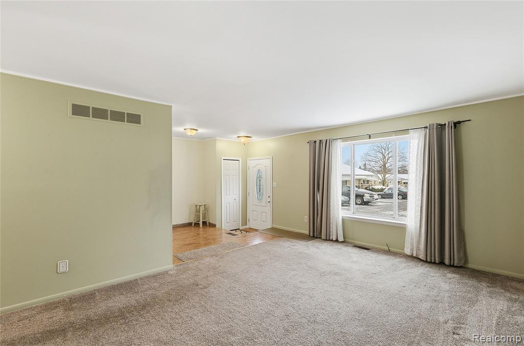 49990 Helfer Blvd, Wixom, MI 48393 — Photo 2