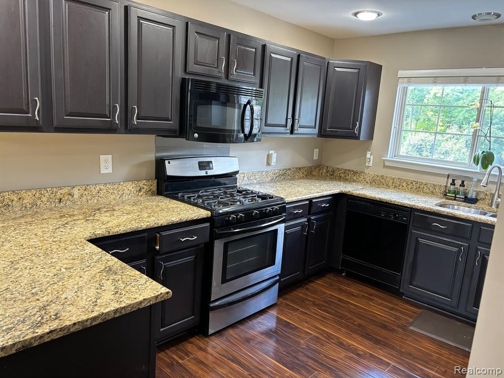 697 RIVER PARK VILLAGE Boulevard, Northville, MI 48167 — Photo 7