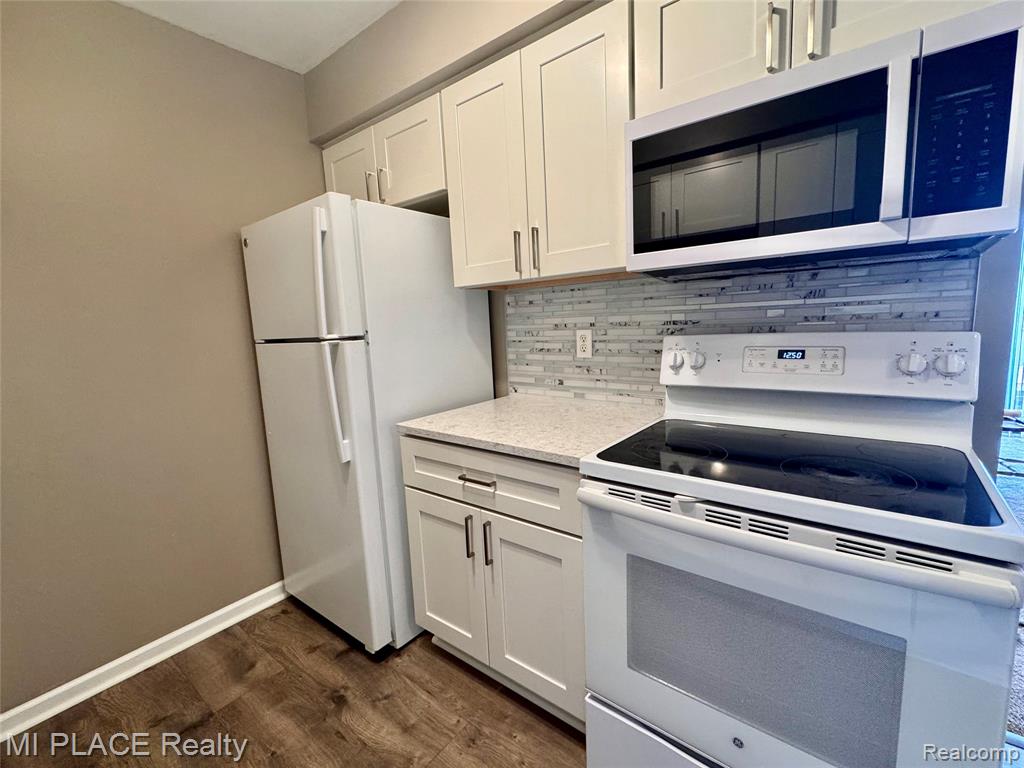 16150 Clarkson Drive, 13, Fraser, MI 48026 — Photo 16