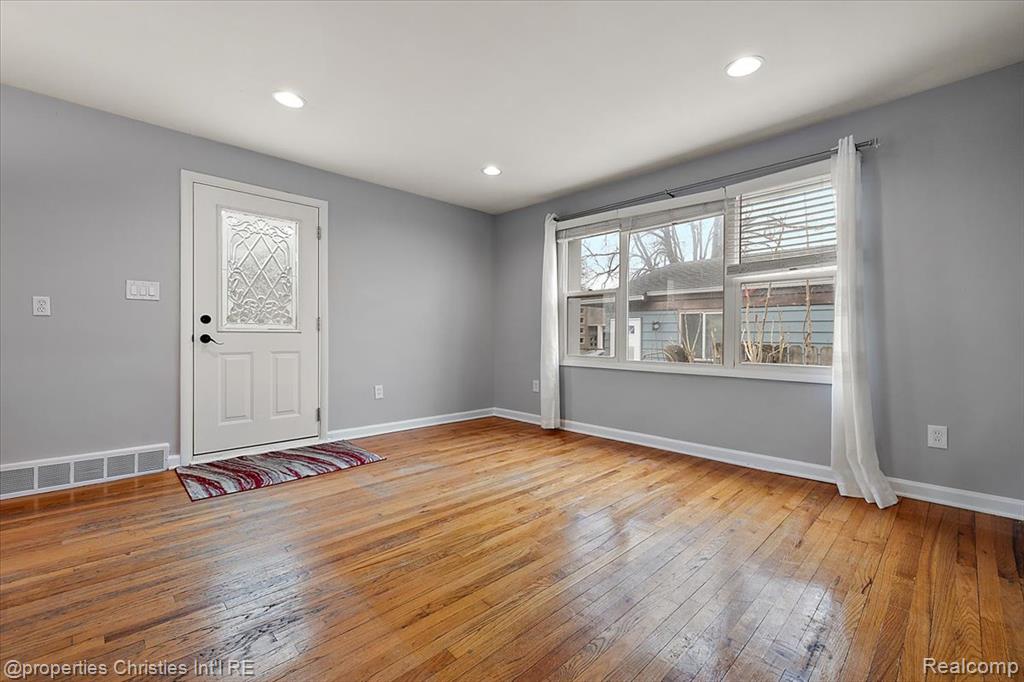 2435 Sunnyknoll Avenue, Berkley, MI 48072 — Photo 5