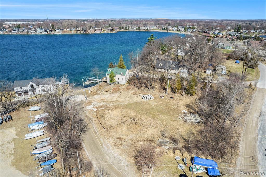 2294 Sonora Drive, Fenton, MI 48430 — Photo 8