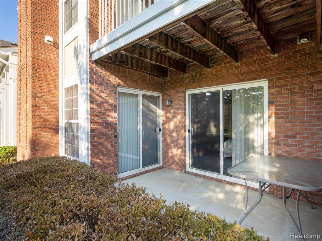 4043 BERKSHIRE Drive, Sterling Heights, MI 48314 — Photo 29