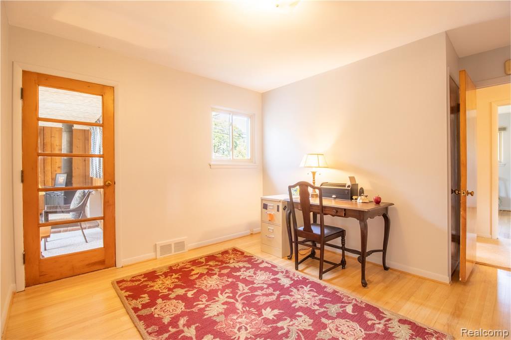 17058 W 13 Mile Road, Beverly Hills, MI 48025 — Photo 16