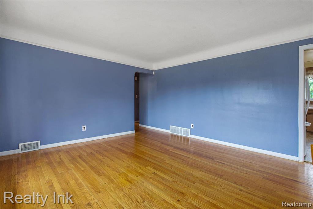 6647 SHARON Street, Garden City, MI — Photo 4