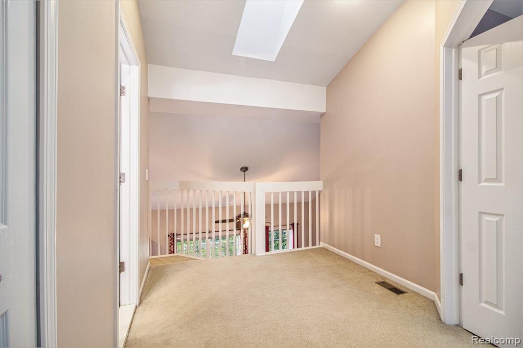 131 W KENILWORTH Avenue, Royal Oak, MI 48067 — Photo 17