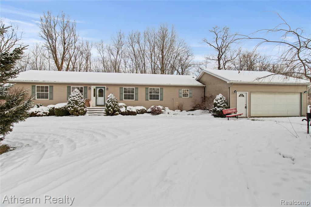 9023 Circle Lake Drive, Grand Blanc, MI 48439 — front exterior