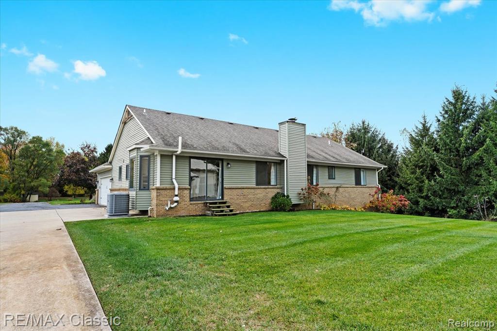 13947 Hearthstone Lane, Hartland, MI 48353 — Photo 33
