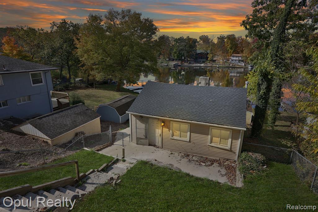11646 WEIMAN Drive, Pinckney, MI 48169 — front exterior