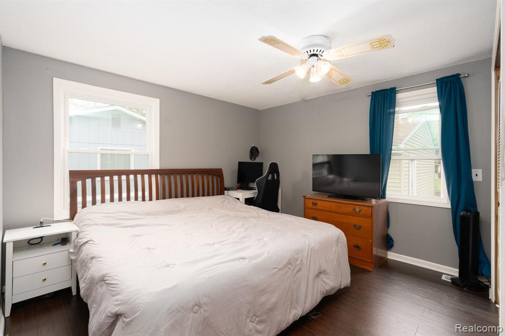 1887 Evona, Wixom, MI 48393 — Photo 18