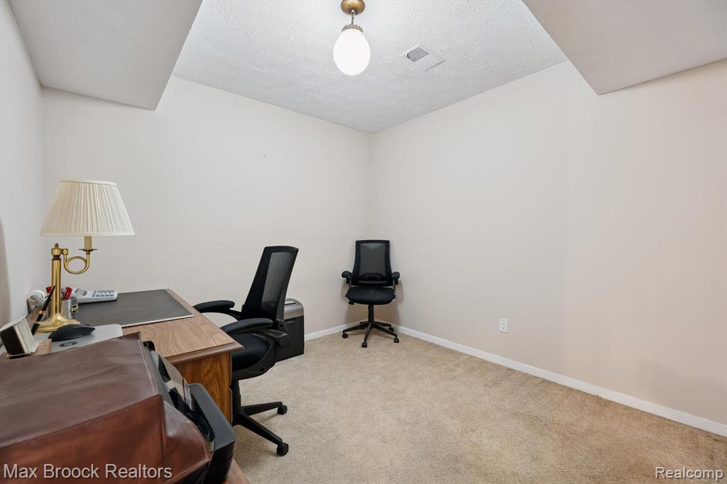 6026 Venice Drive, Commerce Twp, MI 48382 — Photo 25