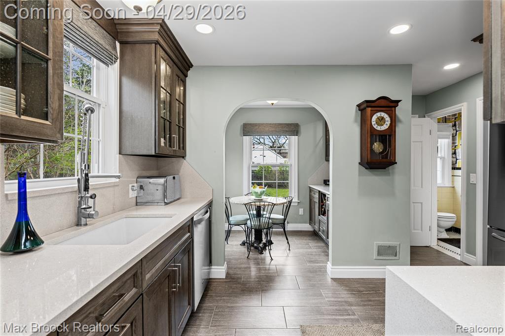 938 LAKEPOINTE STREET, Grosse Pointe Park, MI 48230 — Photo 19