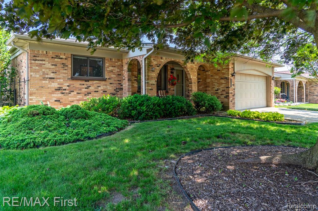 47798 CHRYS, Macomb, MI 48044 — Photo 3