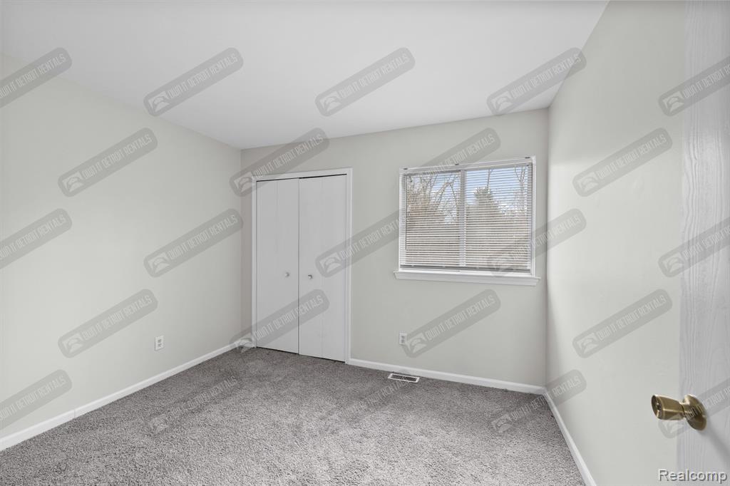 2249 S Commerce Road, Wolverine Lake, MI, 48390