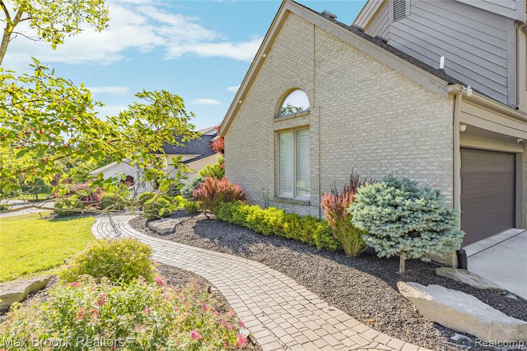 7102 Alta Vista Drive, West Bloomfield, MI — Photo 65