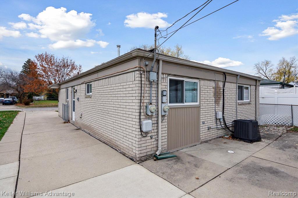 4942 HARDING Street, Dearborn Heights, MI 48125 — Photo 28
