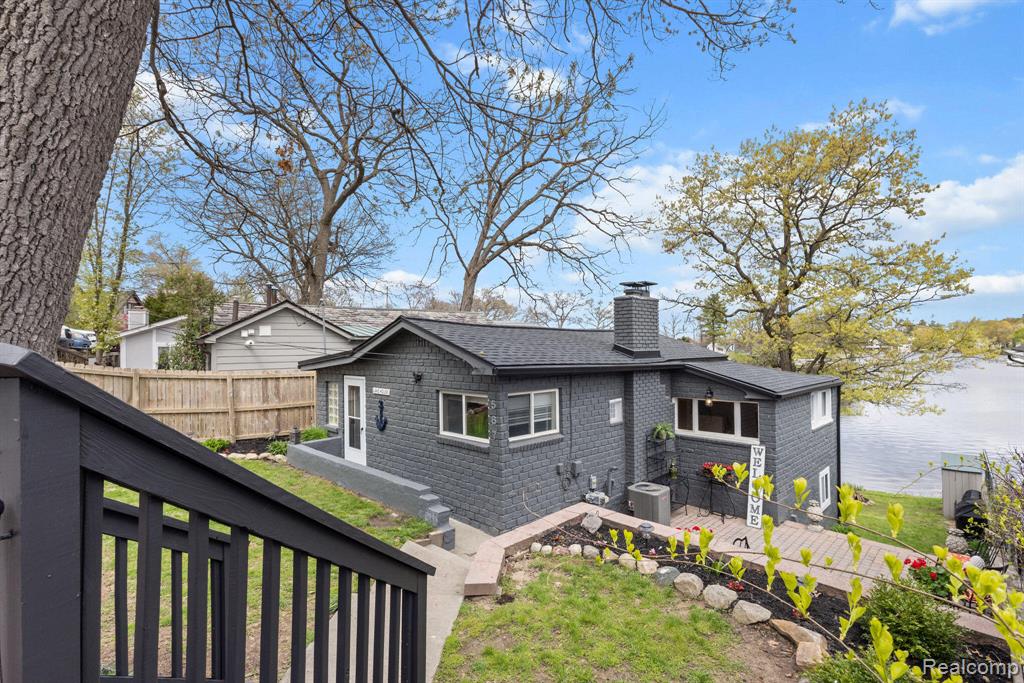 567 Bellevue Avenue, Lake Orion, MI 48362 — front exterior