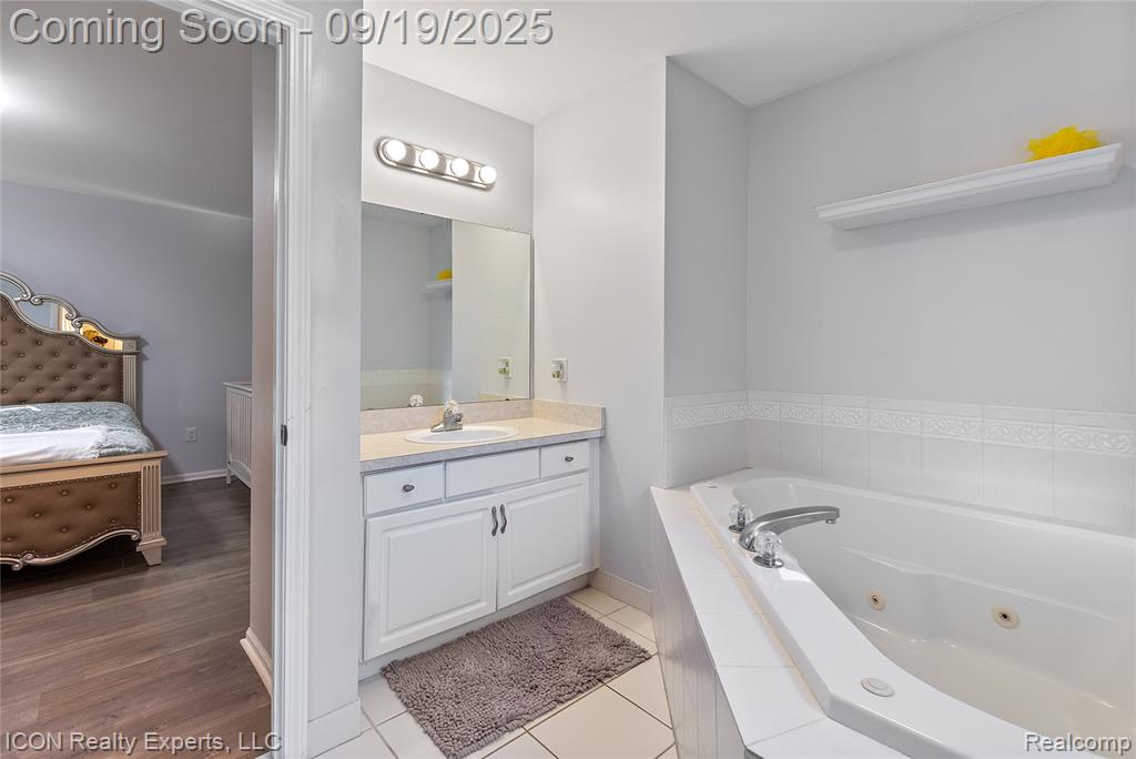 47367 Cherry Valley Drive, Macomb, MI 48044 — Photo 23