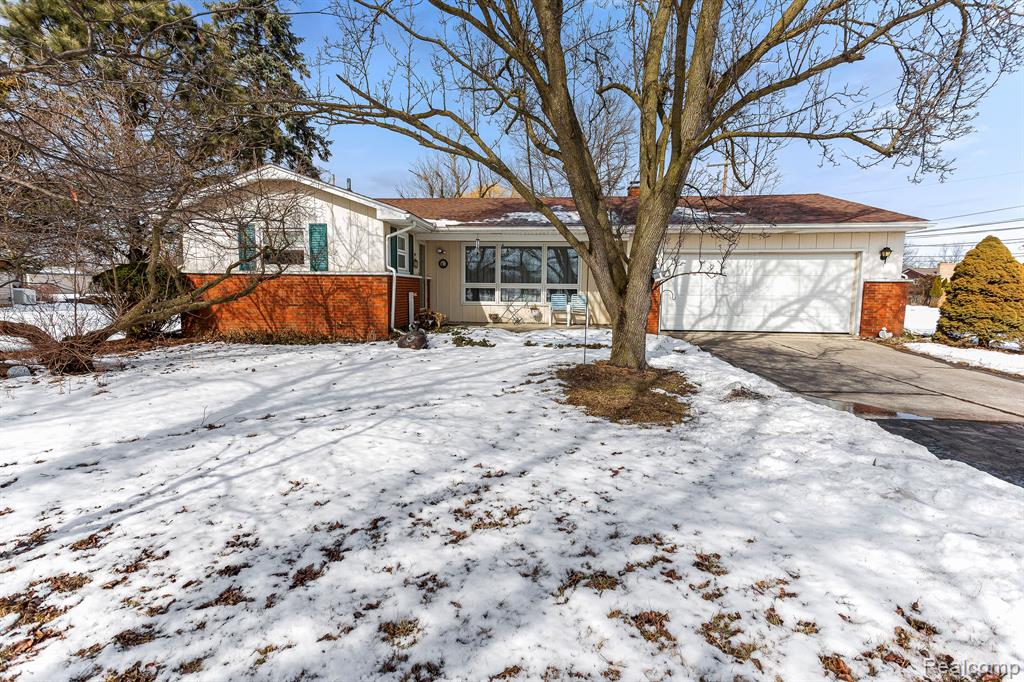 4945 CARLETON ROCKWOOD Road, South Rockwood, MI — front exterior