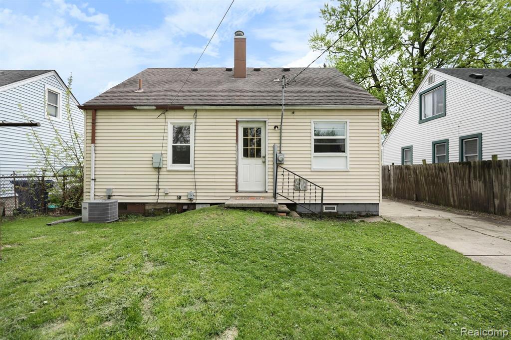 933 E ROWLAND Avenue, Madison Heights, MI 48071 — Photo 21