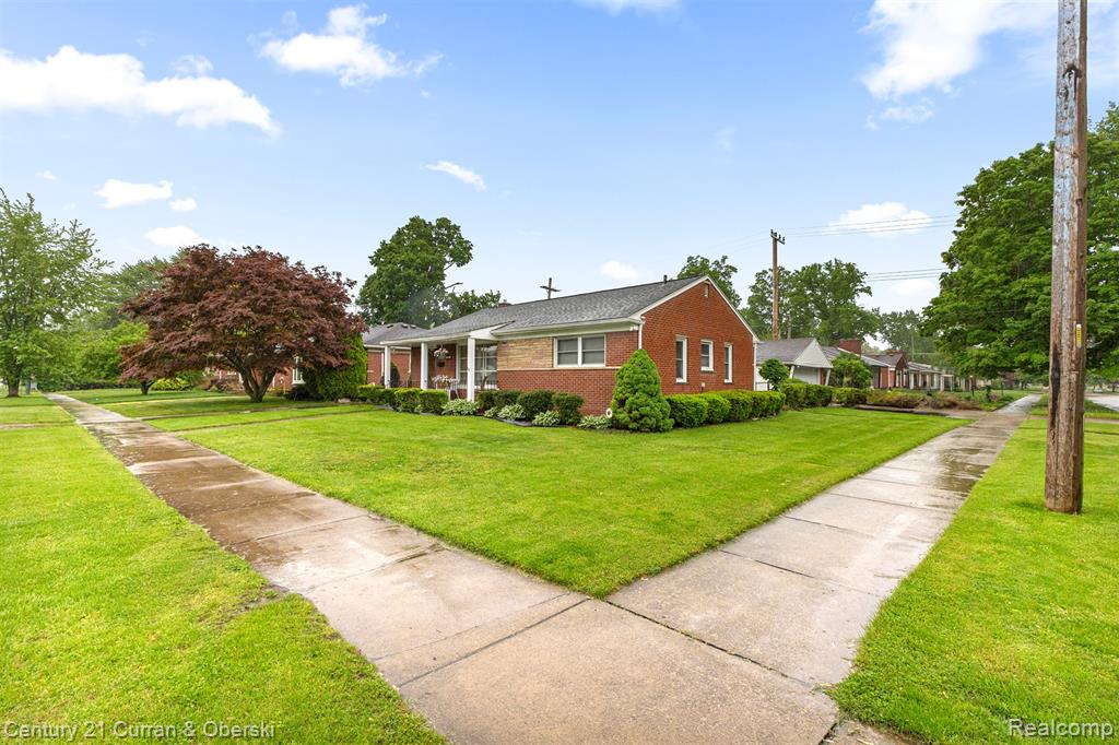 26657 W Chicago, Redford, MI 48239