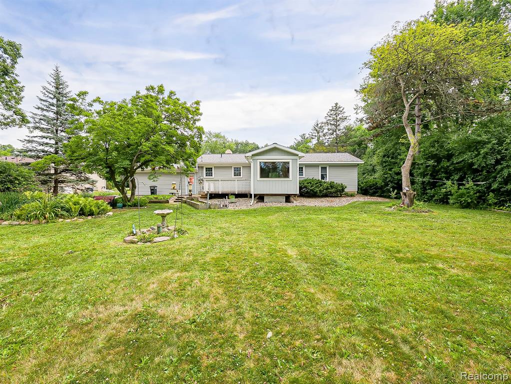 52010 11 Mile Road, South Lyon, MI 48178 — Photo 38