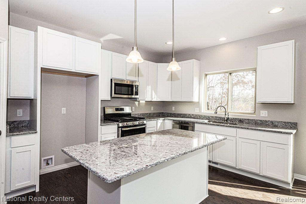 1114 Rochawies Drive, Oakland, MI — Photo 8