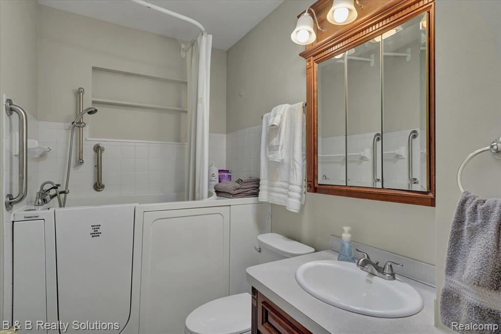 6229 Cold Spring Trail, Grand Blanc, MI 48439 — Photo 24