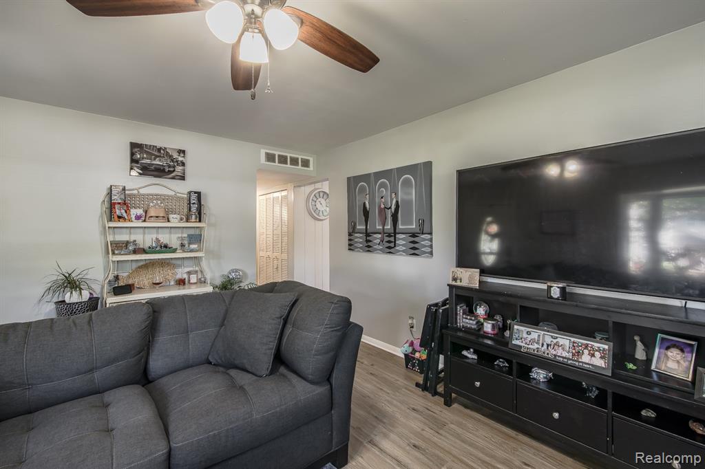 6621 Doyon Drive S, Waterford, MI 48327 — Photo 9