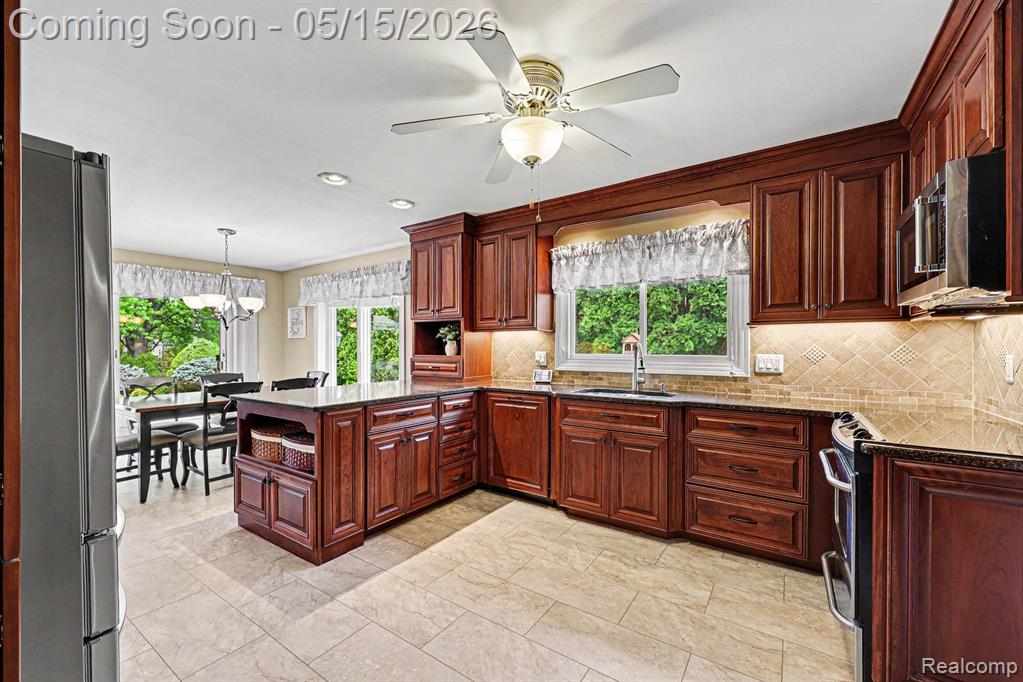 11921 Raintree Court, Utica, MI 48315 — Photo 8