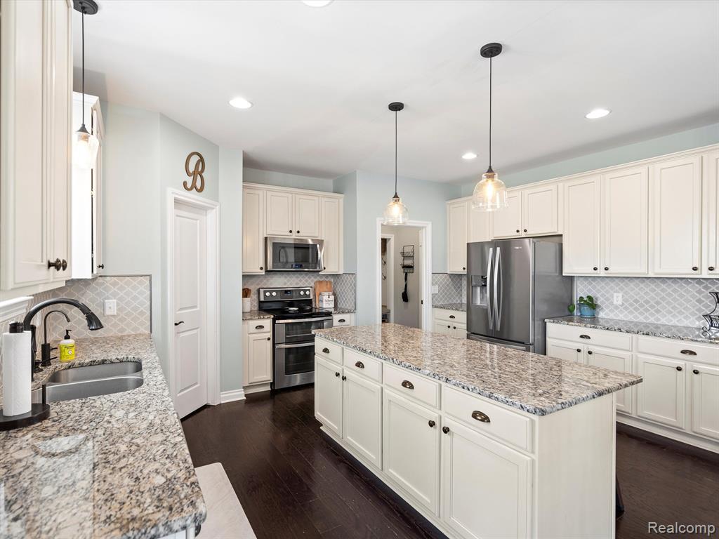889 APPLETON, Oakland, MI — Photo 44
