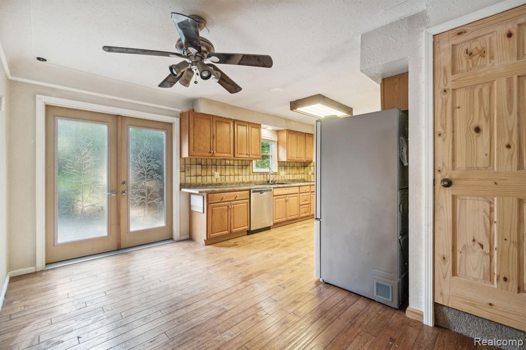 4311 FENTON Road, Flint, MI 48507 — Photo 10