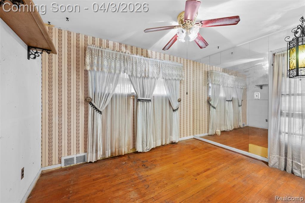516 E Woodward Heights Boulevard, Hazel Park, MI 48030 — Photo 14
